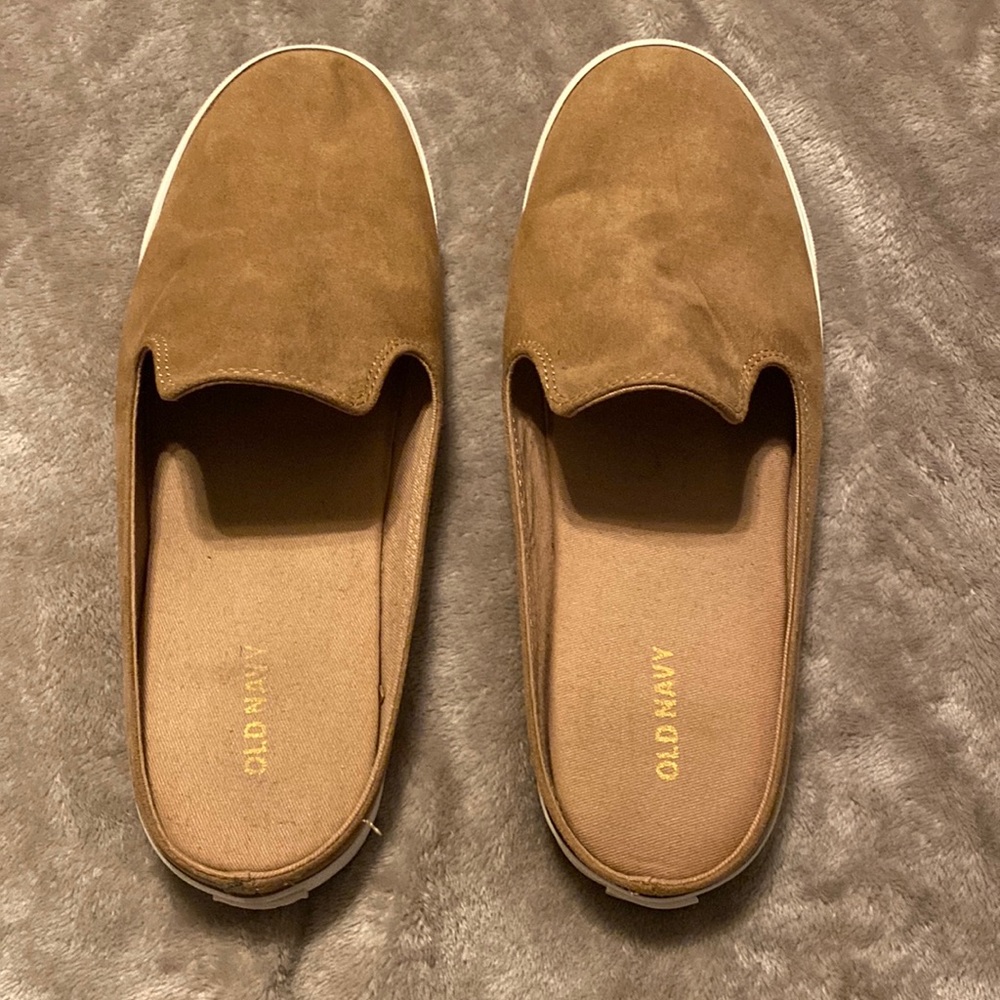 Old Navy tan suede mule sneakers. Size 9
